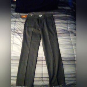 Men's Dockers Size W32 &L30 Color Is Grey